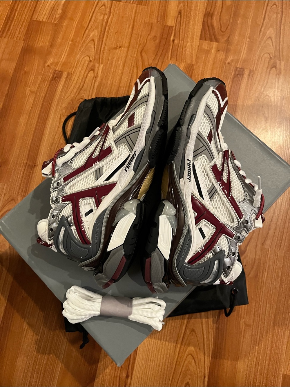 Balenciaga Runners burgundy